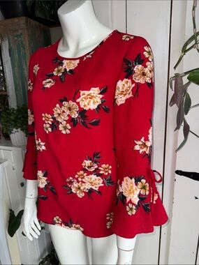 Suzy Shier Floral Tie-Sleeve Red Women's Blouse XS NWOT